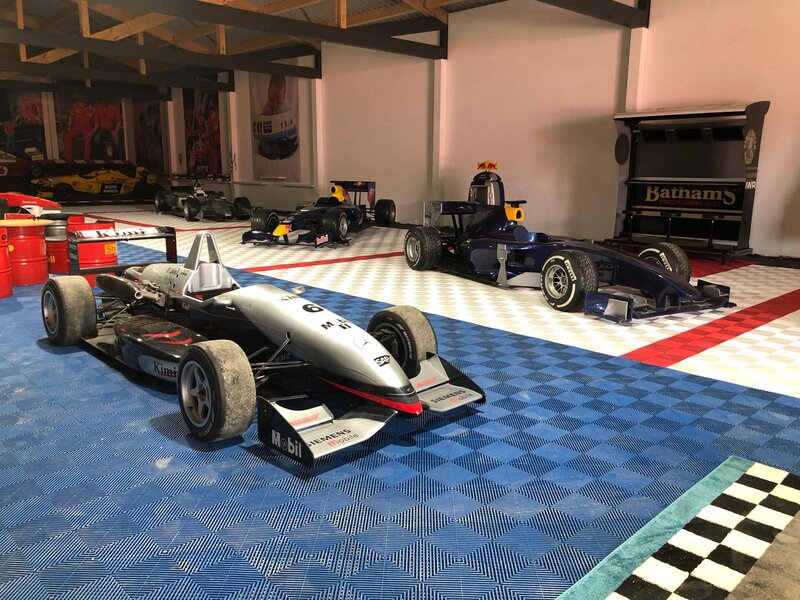 Kliktegels voor de motorsport