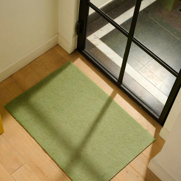 Deurmat-ColorStar-Forest-light-sage-bij-deur-bofloor