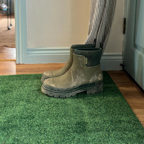 Deurmat-ColorStar-Forest-olive-met-laarzen-bofloor