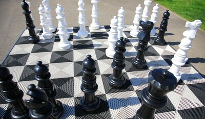 Outdoor-Schachbrett XL mit Feldern 80x80 cm